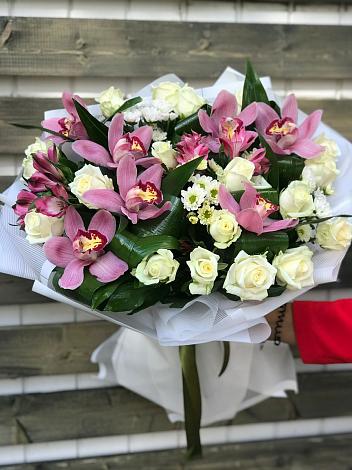 Букет цветов из: Розы и Хризантемы в Куженере