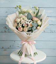 Букет цветов из:  Розы и Лизиантусы в Куженере