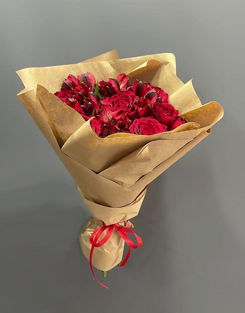 Букет цветов из: Альстромерии и Розы в Куженере