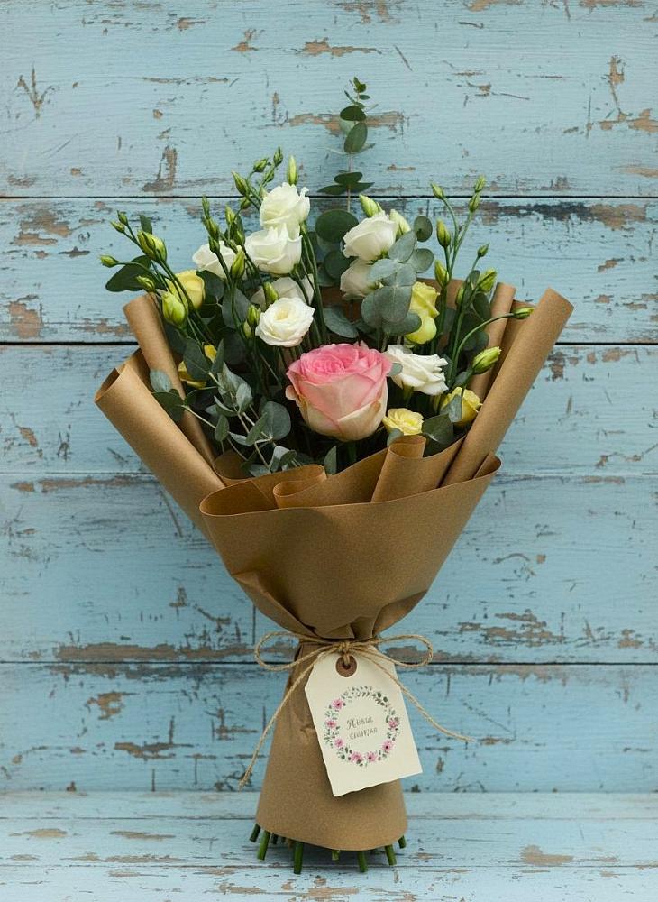 Букет цветов из: Розы и Лизиантусы в Куженере