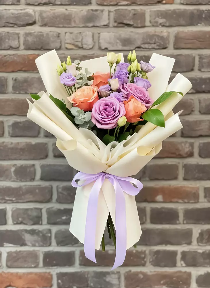 Букет цветов из: Лизиантусы и Розы в Куженере