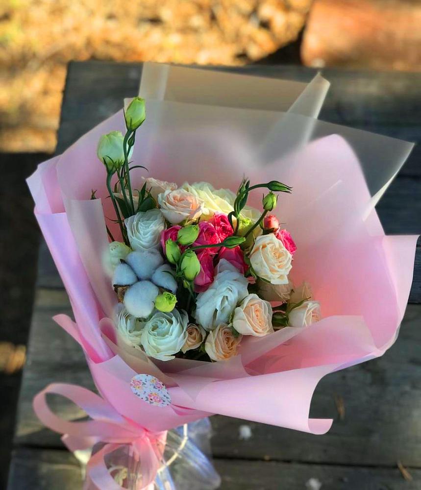 Букет цветов из: Розы и Лизиантусы в Куженере