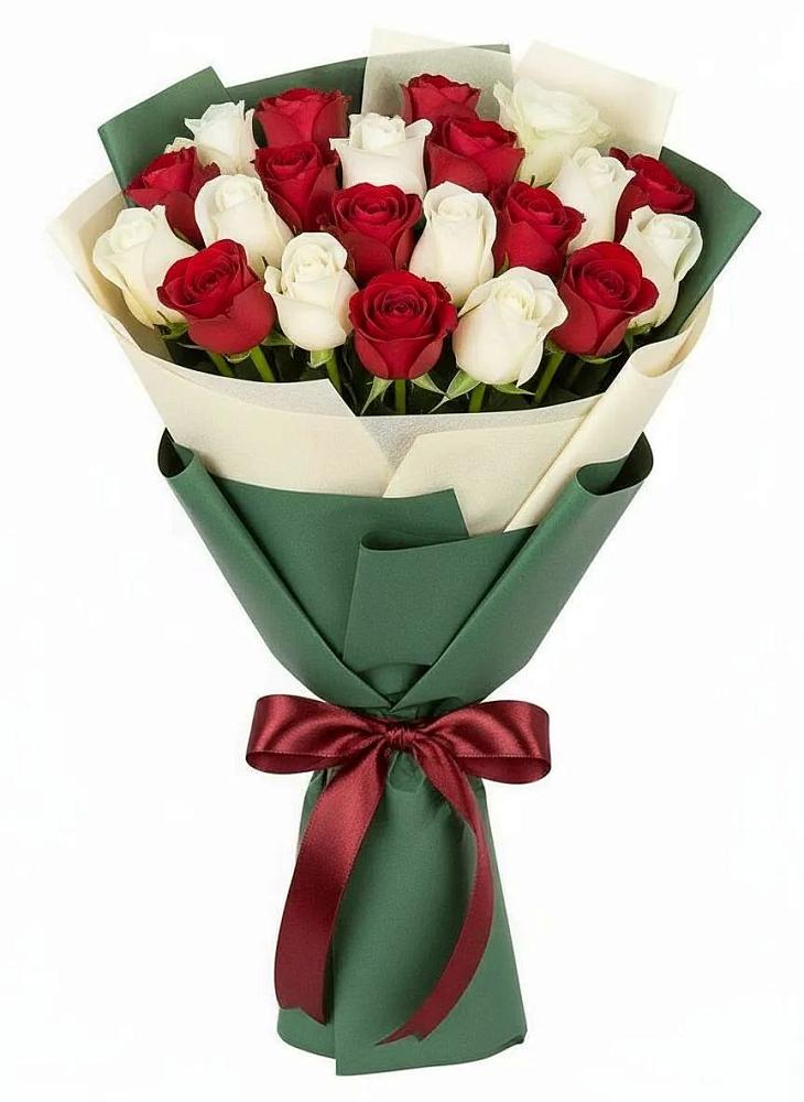 Букет Микс из красных и белых роз в Куженере