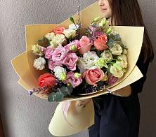 Букет цветов из:  Розы, Лизиантусы и Гвоздики в Куженере