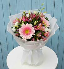 Букет цветов из:  Герберы, Альстромерии и Лизиантусы #REPLACE_PRED# Куженере