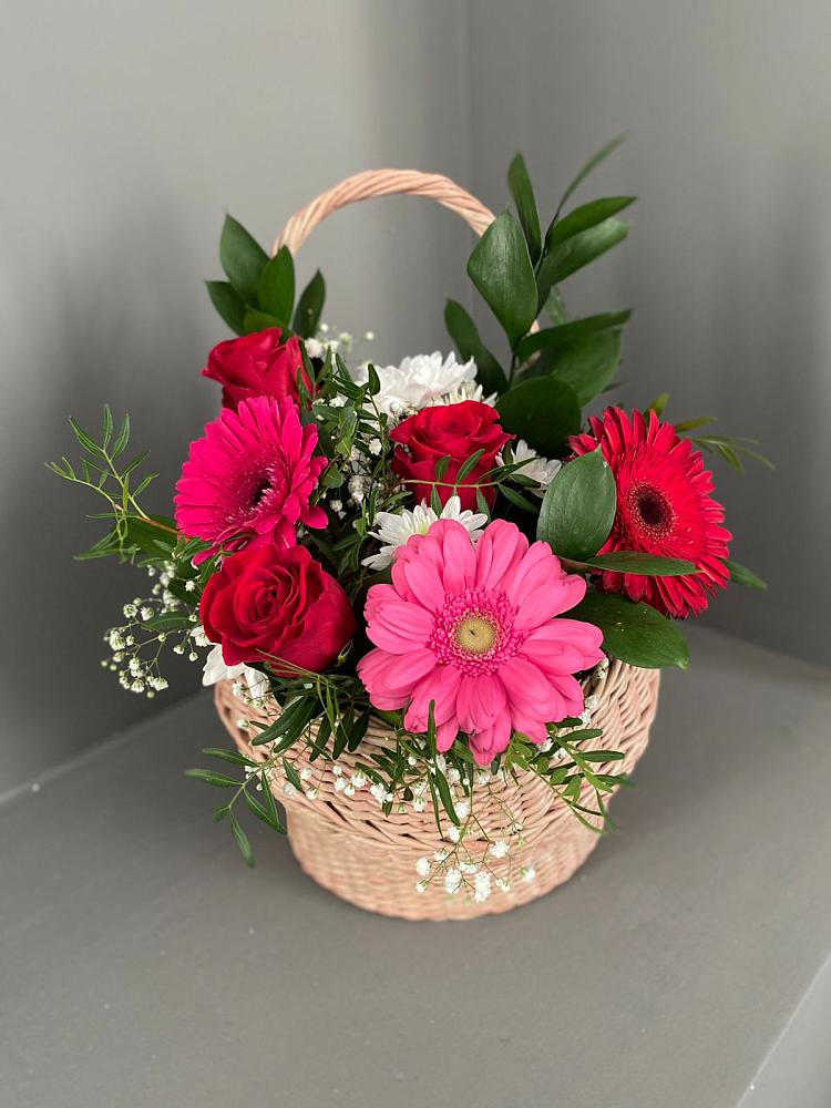 Цветочная композиция из Розы, Хризантемы и Герберы в корзине в Куженере