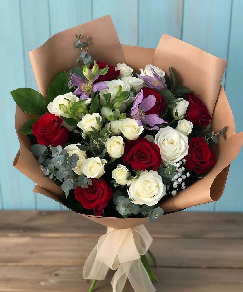 Букет цветов из: Розы и Альстромерии в Куженере