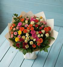 Букет Микс из разноцветных кустовых роз в Куженере